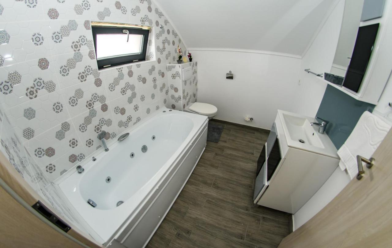 Apart Bun Oradea Εξωτερικό φωτογραφία